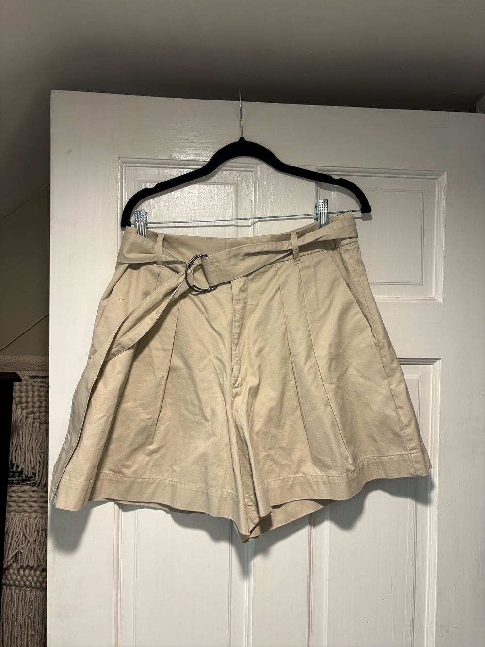 Abercrombie & Fitch High-Waist Cream Pleated Belted Shorts